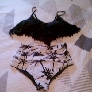 Chic Black and White Bikini with Bold Patterns